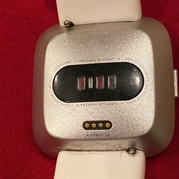 Fitbit Versa Lite Edition Smart Watch - Picture 3 of 6